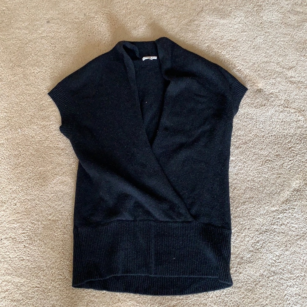 Black cashmere Vince sleeveless top